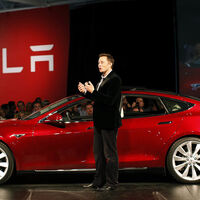 Tesla llegó a valer un billón de dólares en bolsa. Tras los coches baratos chinos, si el robotaxi de Elon Musk fracasa, debería valer un 90% menos