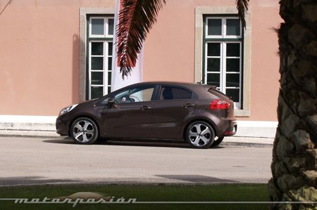 KIA-Rio-2011-25