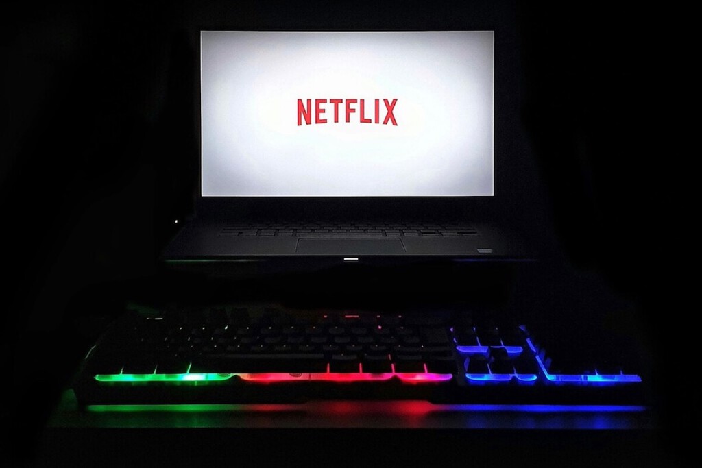 Netflix gana más dinero que nunca y sus acciones caen un 9%. La explicación es que Netflix es el nuevo mainstream