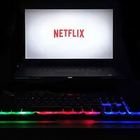 Netflix gana más dinero que nunca y sus acciones caen un 9%. La explicación es que Netflix es el nuevo mainstream 