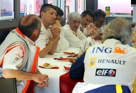FIA y equipos acercan posturas