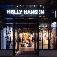 Helly Hansen a precio de outlet: esta es la chaqueta ideal para las lluvias de otoño que no dejaremos de llevar