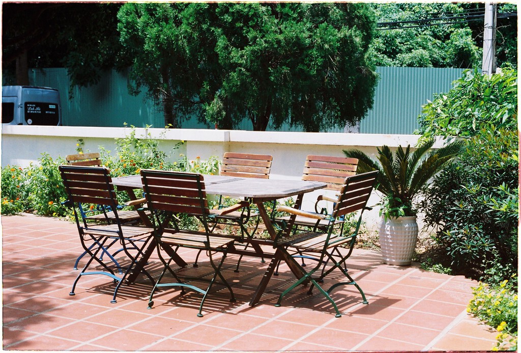 Adiós a los vecinos cotillas: cinco formas sencillas y elegantes de ganar privacidad en tu balcón, terraza o jardín 
