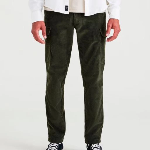 Pantalón Dockers Cargo de hombre, en fit Tapered, tejido de pana
