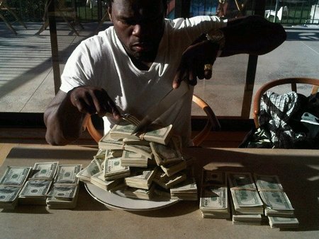 50Cent: ¿Crisis? ¿Qué crisis? Yo me como la crisis, billete a billete