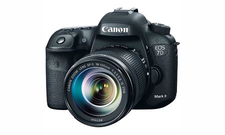 Canon EOS 7D, ahora con objetivo 18-135mm, por 1.368 euros en eBay
