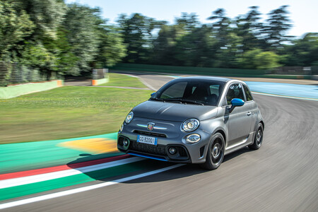 Probamos el Abarth F595, un coche muy canalla, con carácter y 165 CV de potencia