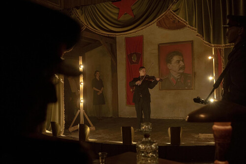 Esta película de Netflix es un retrato conmovedor sobre la supervivencia en tiempos de guerra. Un drama desgarrador que también deja lugar a la esperanza 