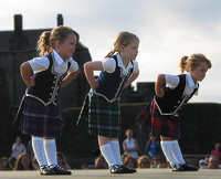 Besos, apretones de manos, reverencias e internacionalización