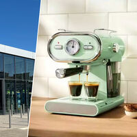 La semana que viene llega a Lidl una cafetera espresso con tono pastel y vaporizador para hacer café de barista en casa 