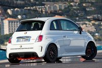 Este Abarth 500 te pasa por la piedra