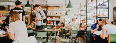 En Vigo los hosteleros han decidido que ya vale de ocupar mesas para tomarte solo un café. Solución: consumición mínima
