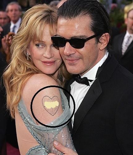 Melanie Griffith se maquilla el tatuaje de Antonio, ¿cutrez, falta de tiempo o 'por si acaso'?