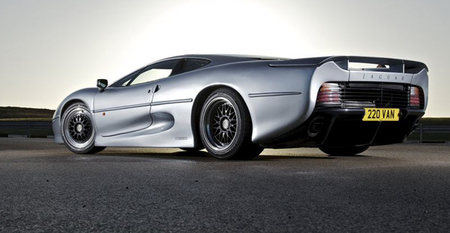 Jaguar XJ220