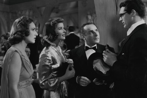 He visto varias veces 'La fiera de mi niña' y no me canso de ella. La química entre Cary Grant y Katharine Hepburn desprende la magia del mejor cine clásico