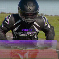 ¡Sensacional! Este teaser nos enseña el prototipo del campeonato de patinetes eléctricos que superan los 100 km/h