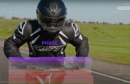 ¡Sensacional! Este teaser nos enseña el prototipo del campeonato de patinetes eléctricos que superan los 100 km/h