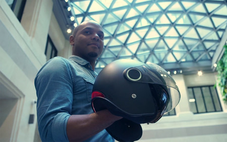 El casco de moto KSH contará con aviso automático de emergencia en caso de accidente, una alternativa al sistema ECALL de BMW