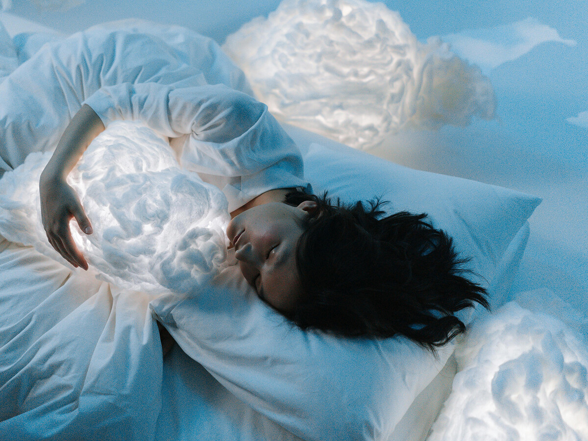 Dormir Boca Abajo Significado Dormir Abrazado Ala Almohada Cuál Es El Significado De Abrazar La Almohada Al Dormir, Según La  Psicología LA NACION
