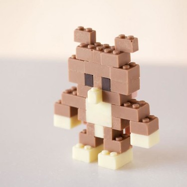Unos originales postres hechos con ladrillos Lego de chocolate