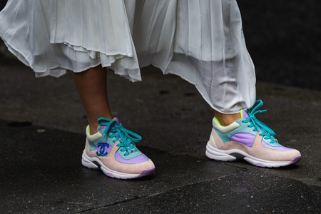 5 faldas que sientan genial con una sencilla camiseta blanca y tus zapatillas preferidas