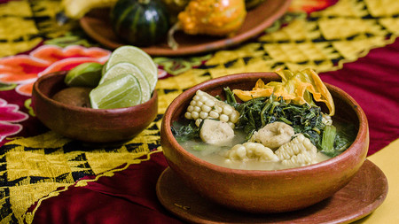 Sopa de guías con chochoyotes. Receta oaxaqueña tradicional