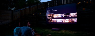 Qué HDMI inalámbrico comprar por menos de 100 euros: los mejores modelos para montarte un cine de verano en la terraza 