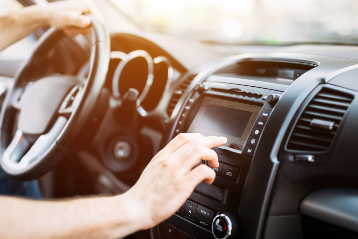 Cómo entretener a los niños en un viaje largo en coche