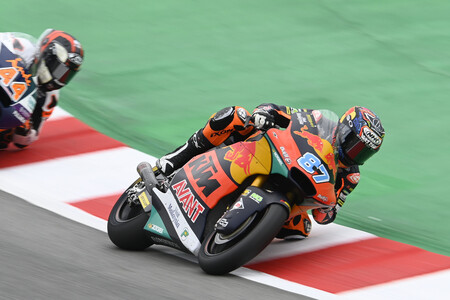 Remy Gardner encabeza otro recital de las KTM Ajo en Barcelona con Raúl Fernández muy cerca
