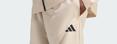 Esta primavera ya hemos elegido chándal: es de Adidas, tiene pantalones cargo y precio rebajado  
