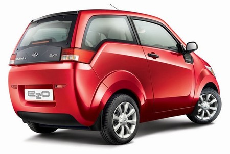 Mahindra e2o trasera