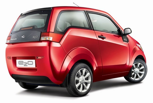 Mahindra e2o trasera