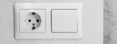 El truco para pintar paredes sin pelearte con los enchufes (ni dejar rastro de pintura)