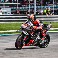 Aprilia había instalado un embrague automático a lo F1 en su MotoGP, pero una queja de KTM se lo ha prohibido 