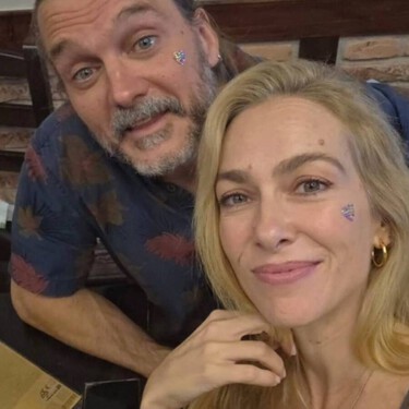 Así es el hogar de Salva Reina y Kira Miró: una atrevida cocina, bonita chimenea y una codiciada obra de arte