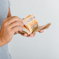 Los factores más sorprendentes que influyen en lo que ganamos... sin darnos cuenta 