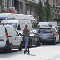 La DGT pedirá un certificado para el uso de patinetes eléctricos y limitará más la velocidad en ciudad a motos y coches