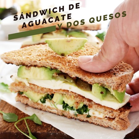 Sándwich de aguacate y dos quesos. Receta en video para el regreso a clases