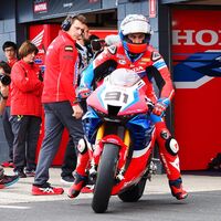 No quedan motos oficiales libres en Superbikes para 2021: Michael Ruben Rinaldi ficha por Ducati y Leon Haslam renueva con Honda