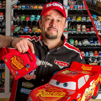 Un mexicano se obsesionó con 'Cars', tanto como para montar una colección tan grande que obligó a los directores de Pixar a ir a verla