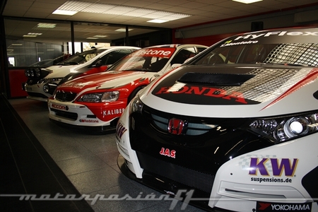 J.A.S. Motorsport, nos colamos en su cuartel general