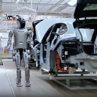 Los robots humanoides pronto reemplazarán a las personas en las fábricas de autos: Tesla y China ya están trabajando en ello. Estarían listos en 2025