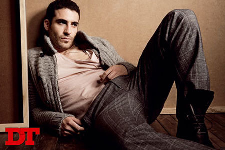 Miguel Ángel Silvestre impresionante en la revista DT