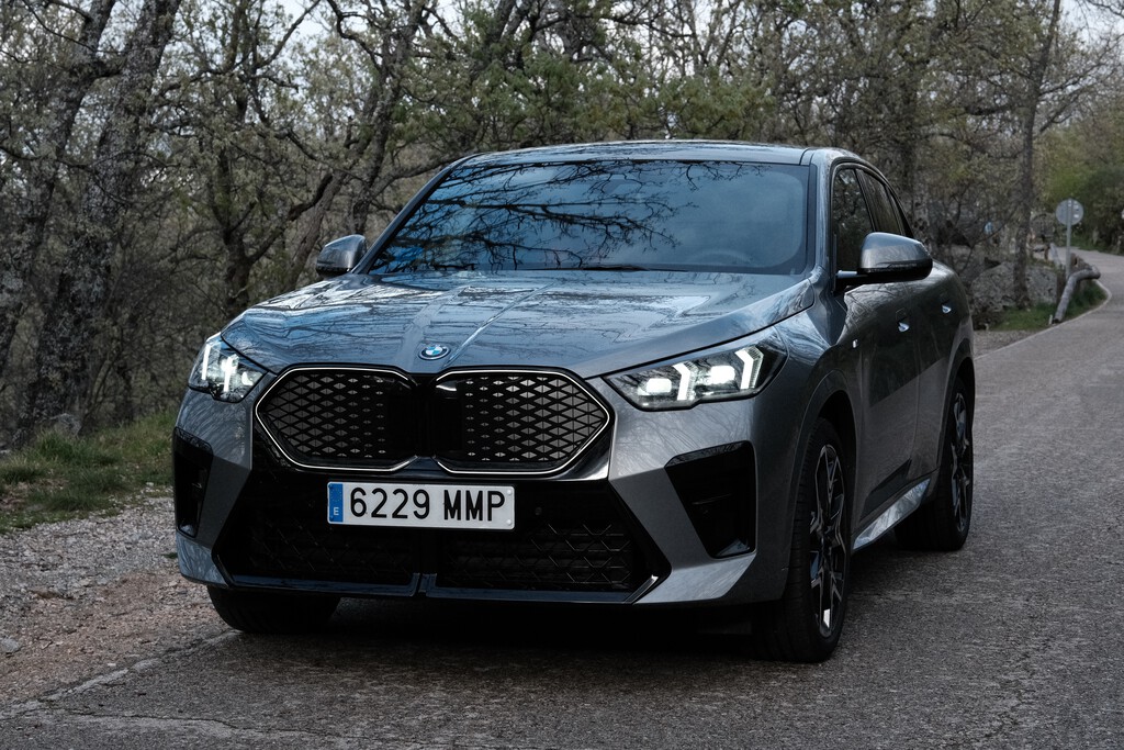 BMW iX2 xDrive30, análisis: su rendimiento no compensa a un coche eléctrico carísimo con menos de 300 km (reales) de autonomía
