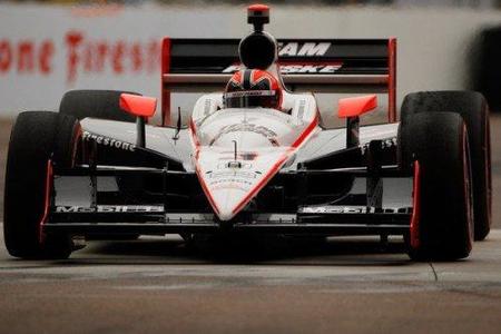 Helio Castroneves consigue la pole position para las 500 millas de Indianápolis