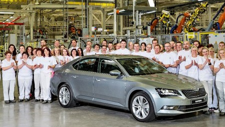 Škoda ya tiene una respuesta a la pataleta de Volkswagen: la República Checa seguirá siendo su primer hogar