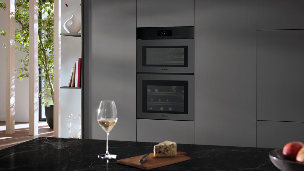 Los electrodomésticos en color blanco o acero estaban bien hace 10 años. Ahora estas son las tendencias en cocinas premium según Miele  