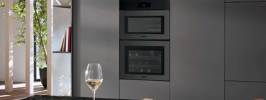 Los electrodomésticos en color blanco o acero estaban bien hace 10 años. Ahora estas son las tendencias en cocinas premium según Miele  