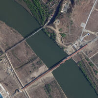 Una discreta construcción ha aparecido en uno de los rincones más remotos del planeta. Y lo más intrigante es que une a Rusia con Corea del Norte