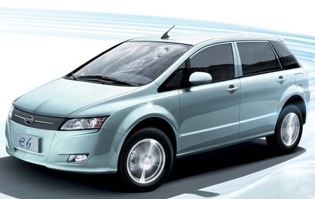 El fabricante chino BYD podría fabricar solo coches eléctricos